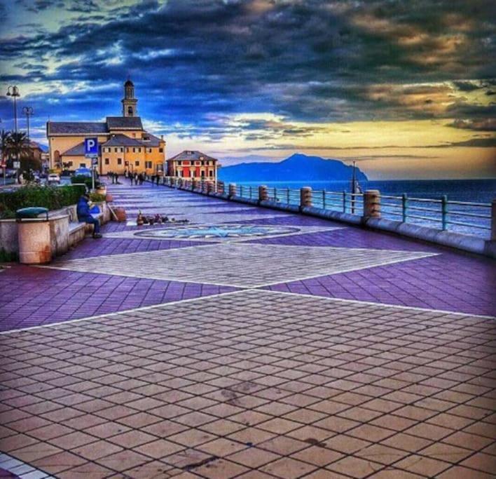 Pisi Home, 2 Min Dalla Spiaggia E Dall' Ospedale Gaslini Genoa Bagian luar foto